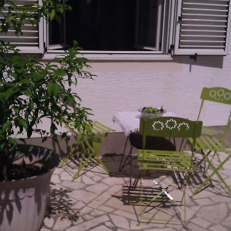 Apartments Little Castle Vodice Esterno foto