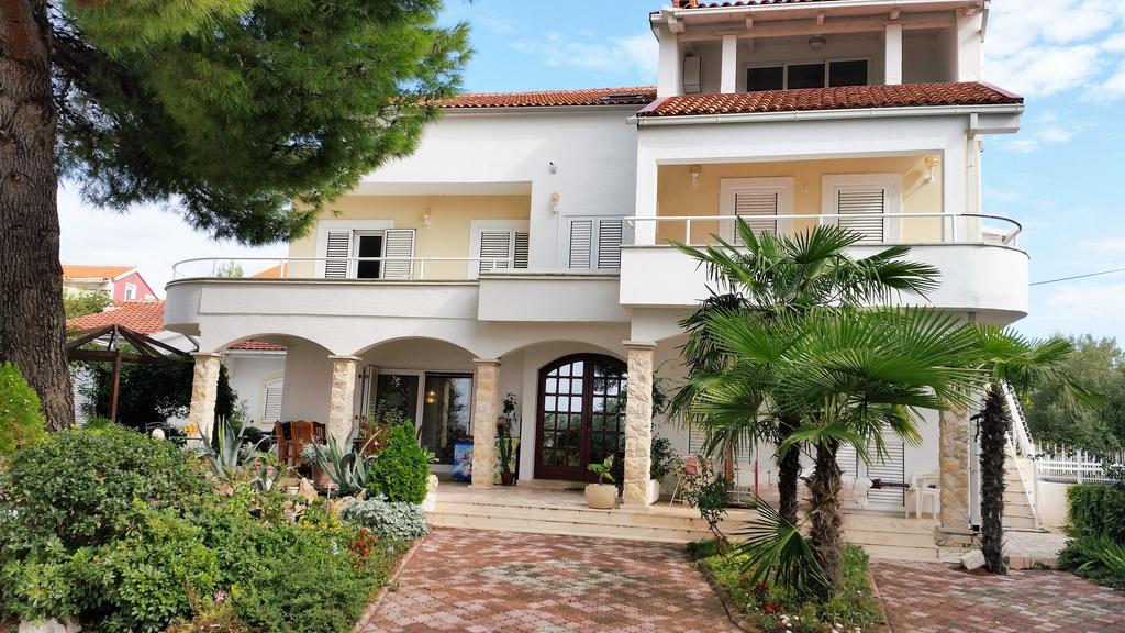 Apartments Little Castle Vodice Esterno foto
