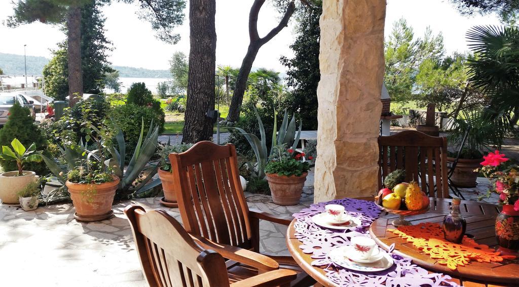 Apartments Little Castle Vodice Esterno foto