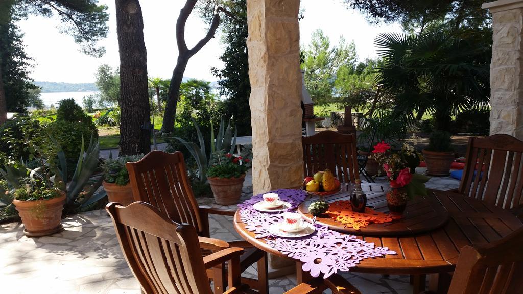 Apartments Little Castle Vodice Esterno foto