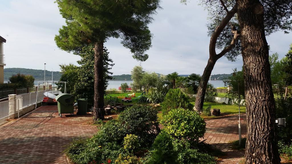 Apartments Little Castle Vodice Esterno foto