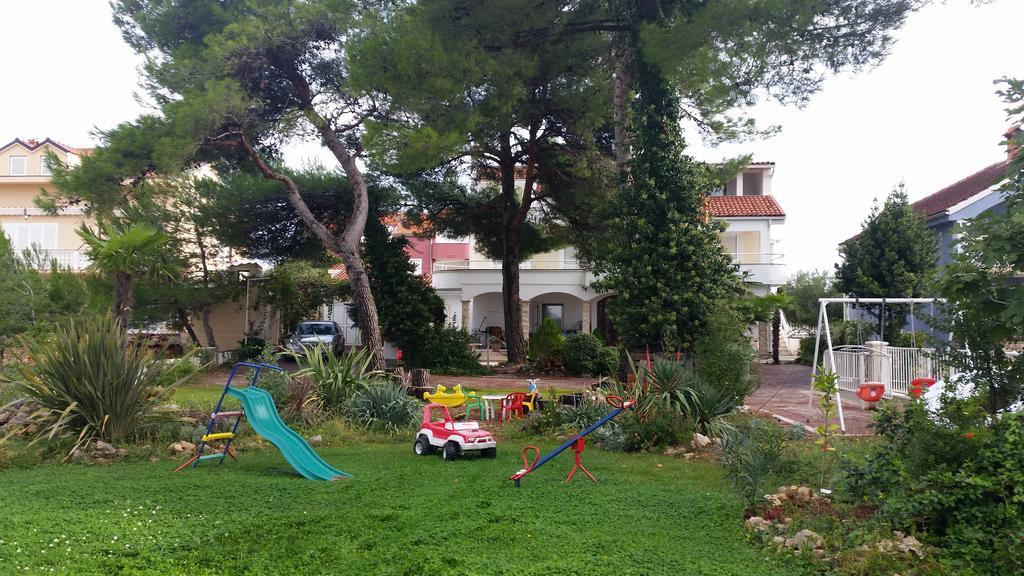 Apartments Little Castle Vodice Esterno foto