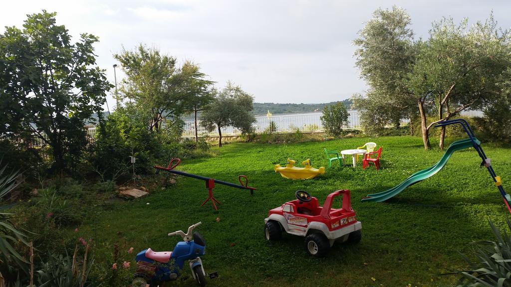Apartments Little Castle Vodice Esterno foto