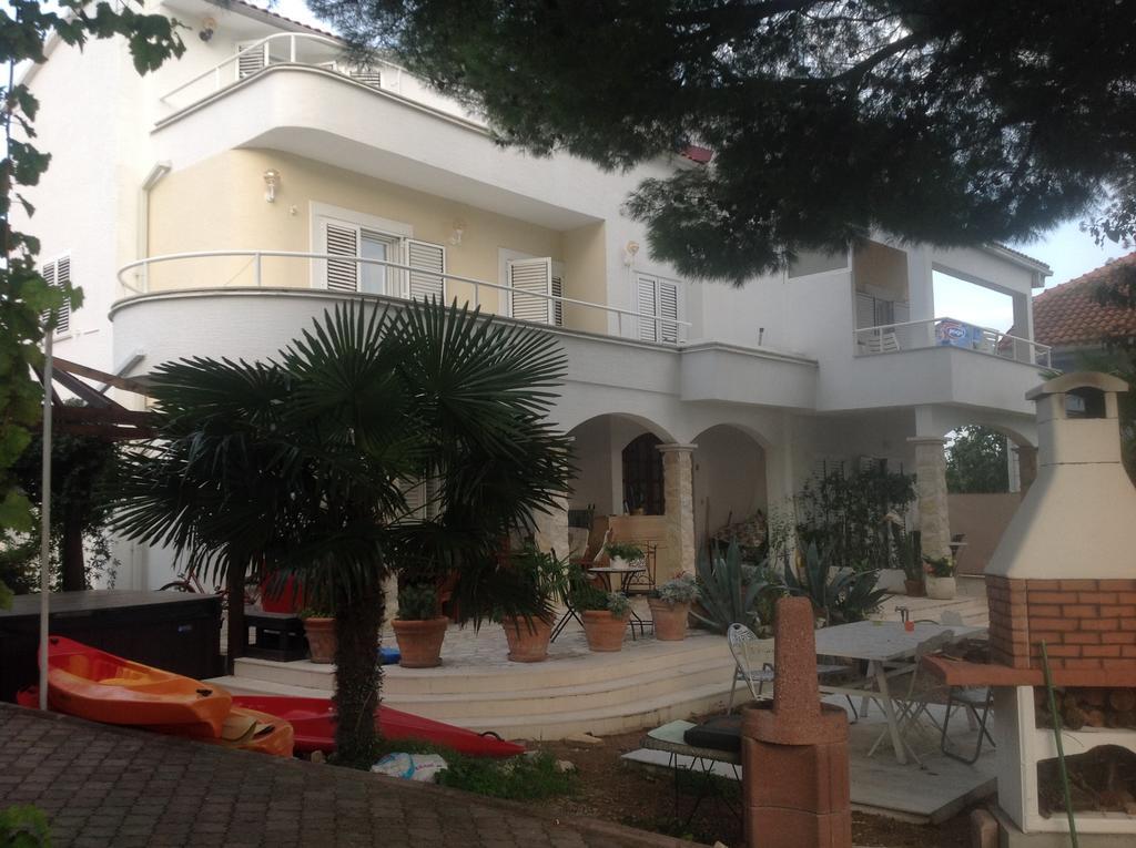 Apartments Little Castle Vodice Esterno foto