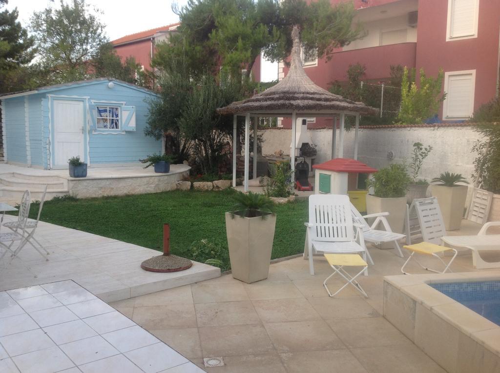 Apartments Little Castle Vodice Esterno foto