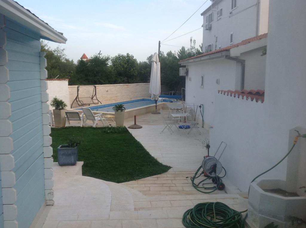 Apartments Little Castle Vodice Esterno foto
